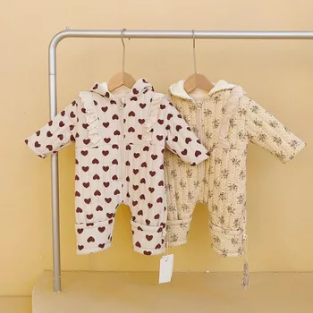 2023 Yeni bebeğin Pamuk dolgulu giysiler Kış Giyim Kore Tarzı Rahat Yürümeye Başlayan Romper Kapşonlu Baskılı Sevimli Bebek Kız Tulumlar